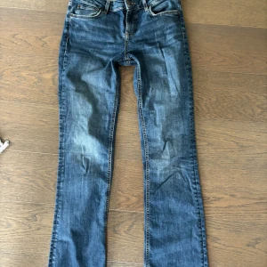 Lågmidjade bootcut jeans - Väldigt lågmidjade!