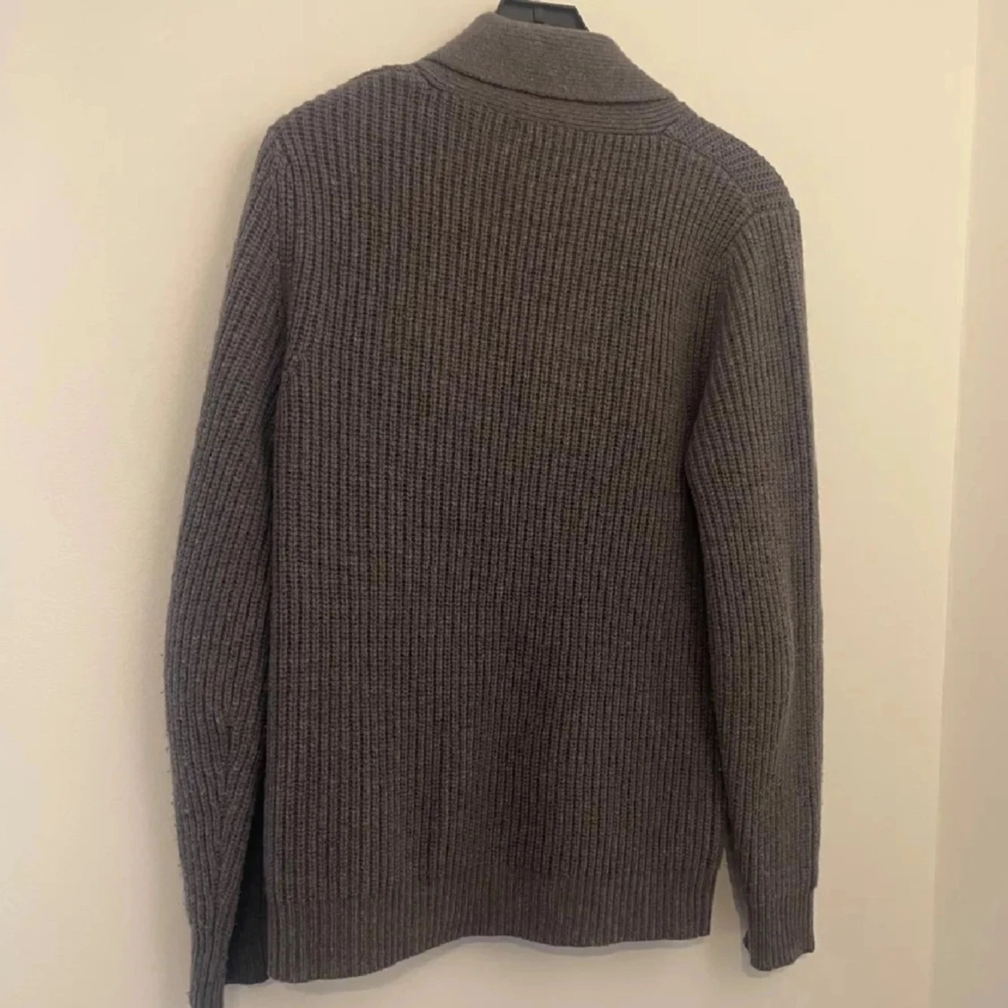 Grå stickad kofta från Guido Maria Kretschmer - 2