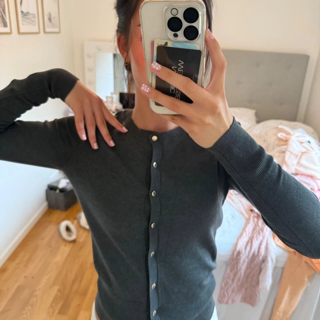 Mörkgrå kofta med knappar - 1