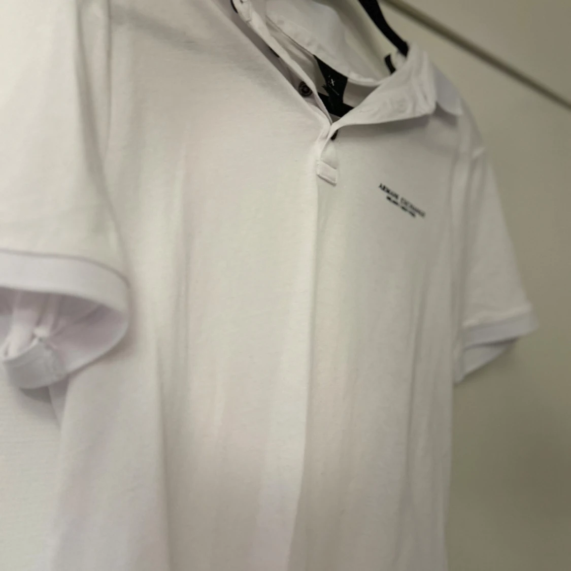 Vit t-shirt från Armani Exchange - 2