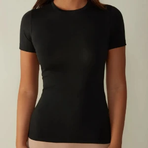 Intimissimi T-shirt - En jättefin T-shirt från Intimissimi🫶 knappt använd och har inga defekter💗💗