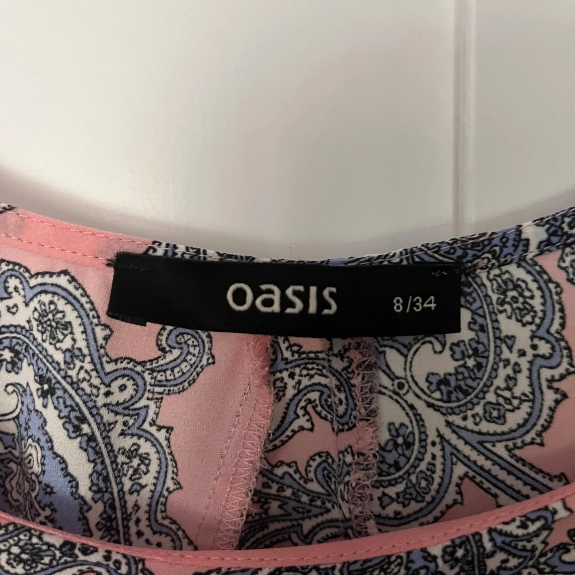 Rosa mönstrad klänning från Oasis - 2