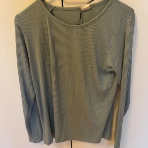 Pyjamas sätt  - Pyamas sätt aldrig andvänt fast har inget prislapp