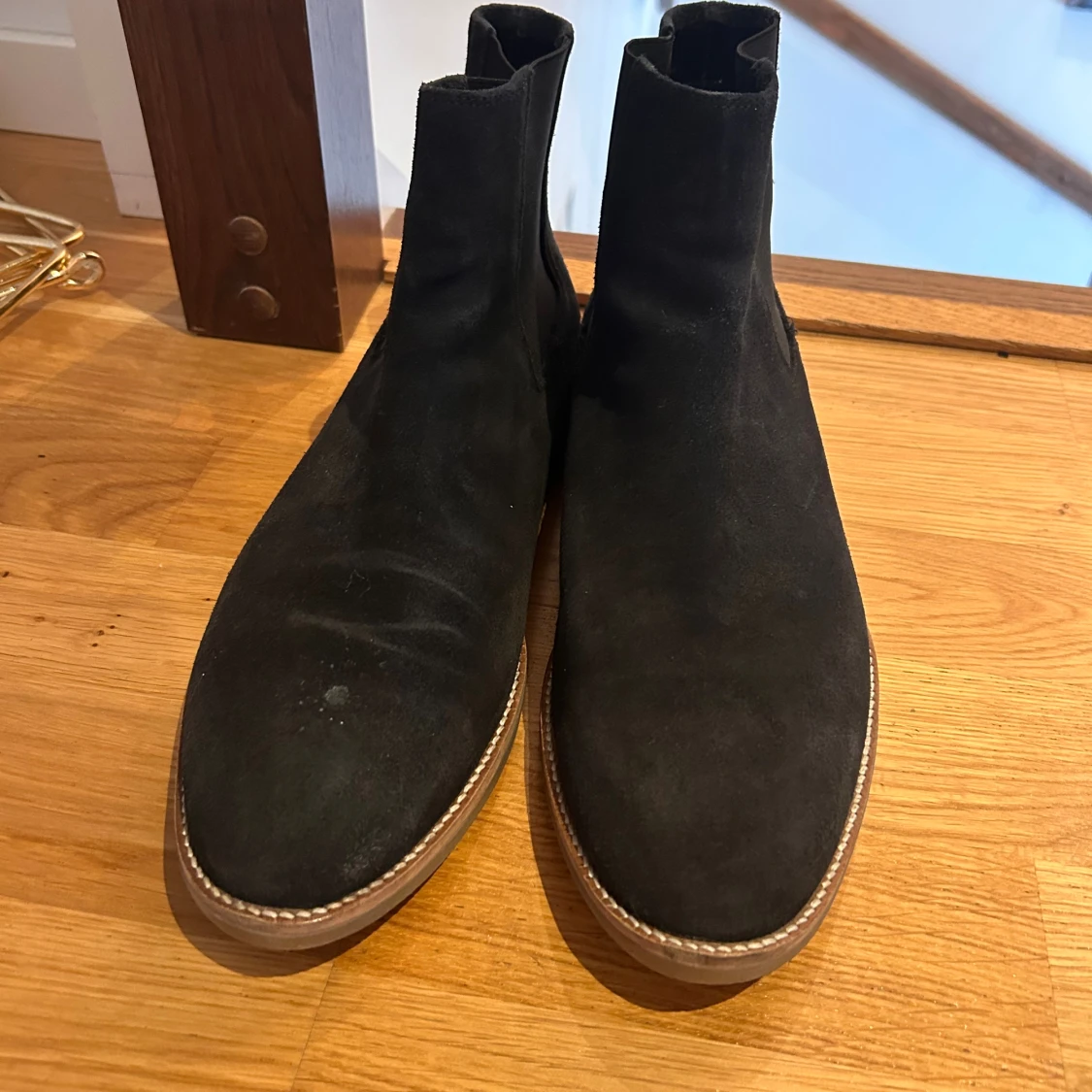 Svarta chelsea boots i mocka - 1