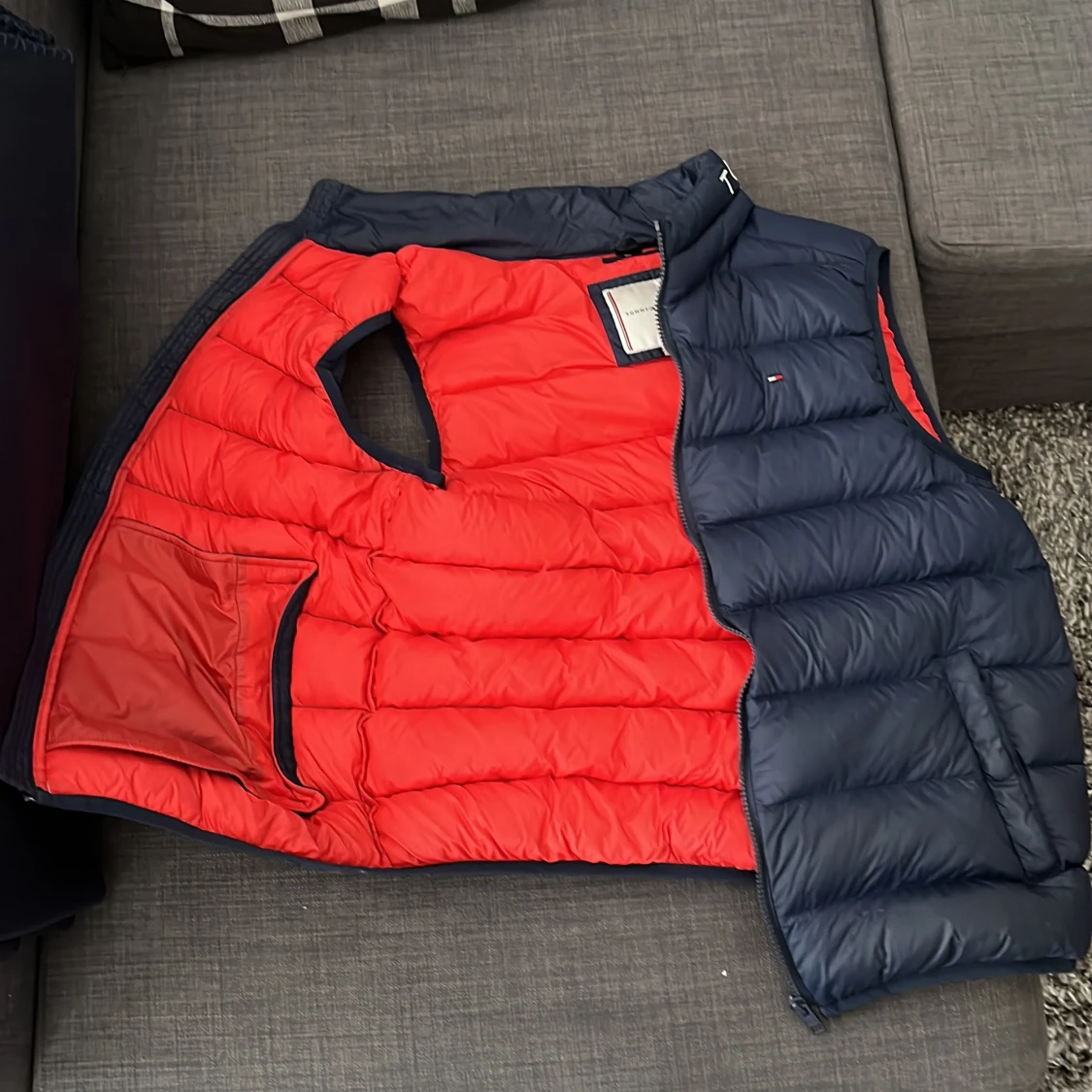 Mörkblå dunväst från Tommy Hilfiger - 1