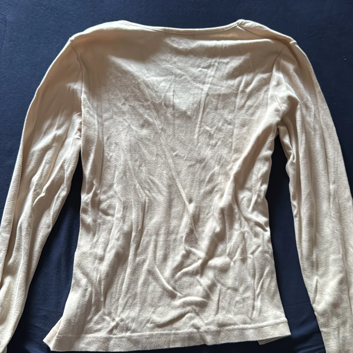 Beige v-ringad långärmad tröja - 3