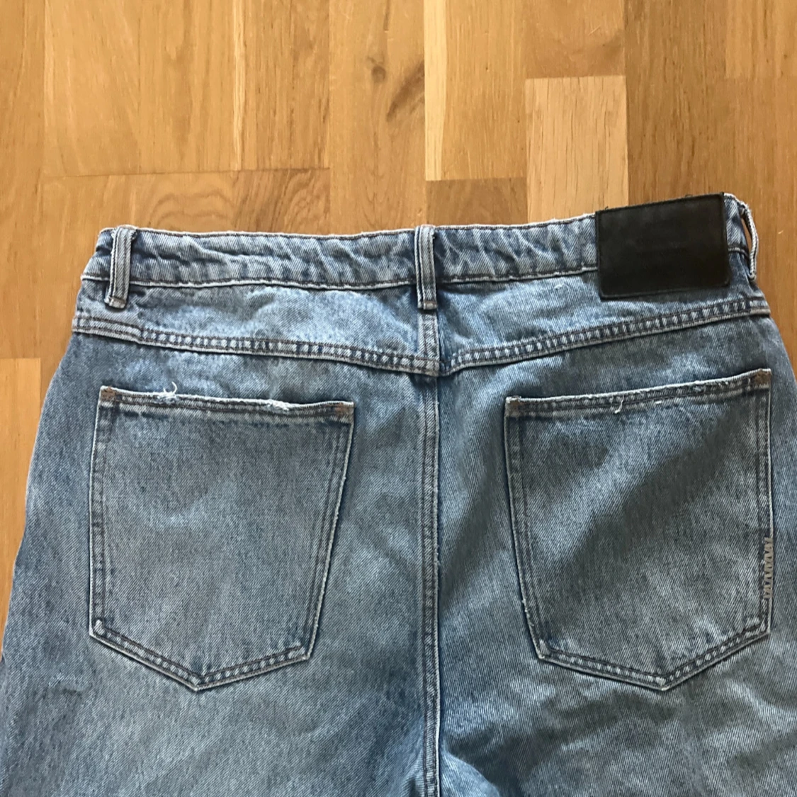 Ljusblå jeans från neuw Stockholm Ray Straight - 1