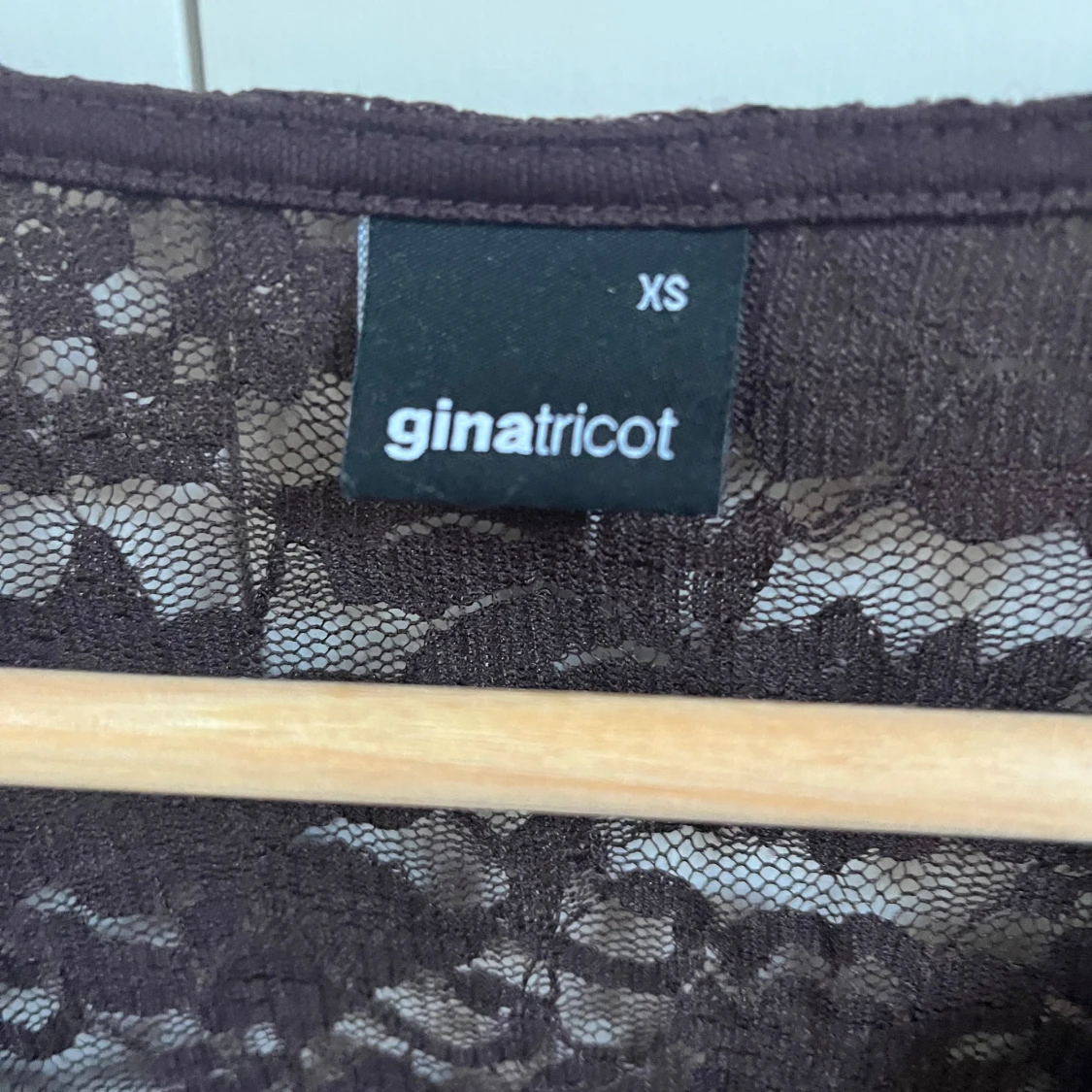 Brun spetsblus från Gina Tricot XS - 1