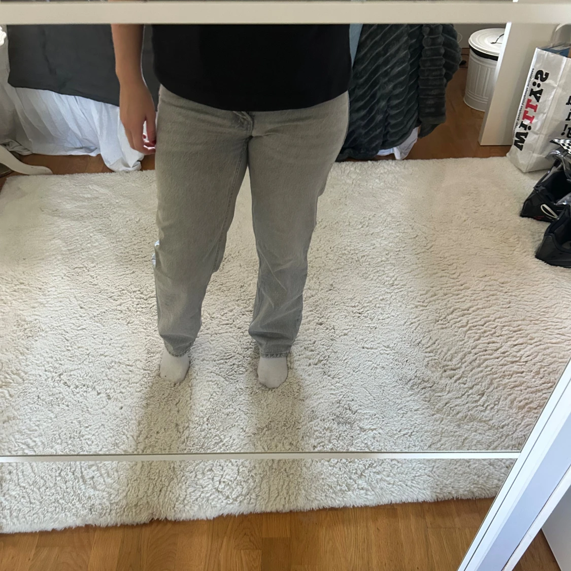 Grå raka jeans i straight fit