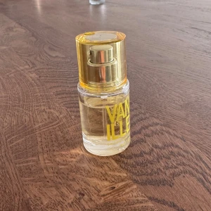 Solinotes Vanille Eau de Parfum - Vanille Eau de Parfum från Solinotes. Doften har en söt och varm vaniljkaraktär.