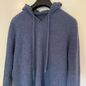 Kashmir hoodie - Riktigt snygg stickad hoodie, stl M hör av er vid frågor