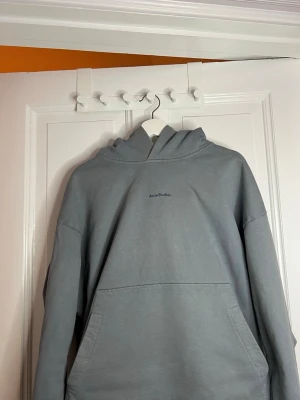 ACNE STUDIOS HOODIE nypris 4599kr - Oversized hoodie från acne studios. Tröjan är i mycket bra skick och har inget slitage!😃