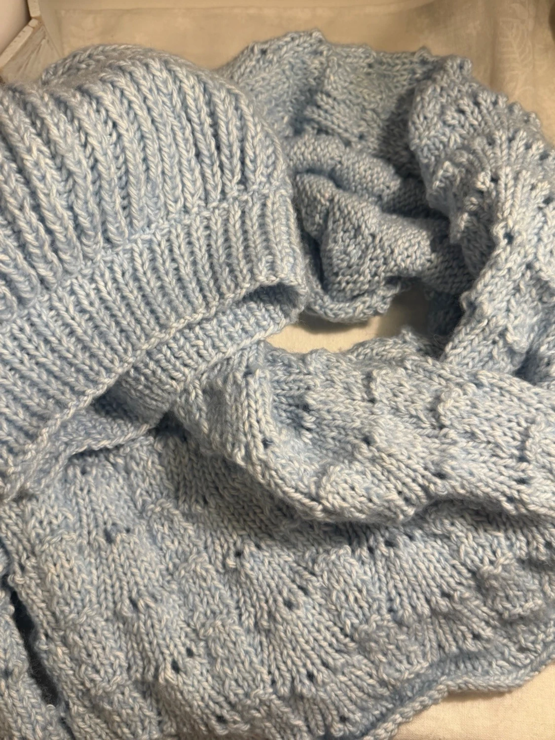 Ljusblå stickad väst - 1