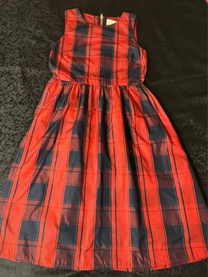 Holly White by Lindex Röd klänning storlek S - Klänning i mycket bra skick, S , polyester . Bredd :34cm , längd: 105 cm 