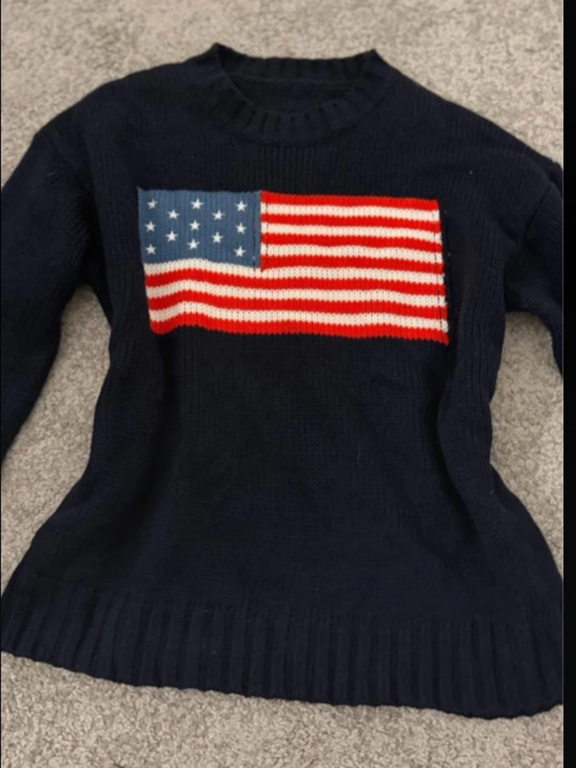 Mörkblå stickad tröja med USA-flagga