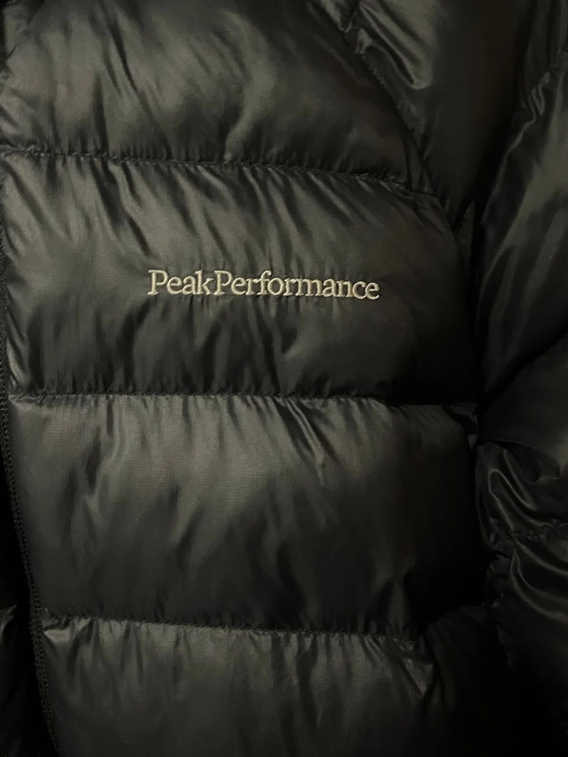 Svart Peak Performance dunjacka - 2