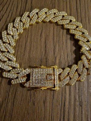 Armband kubansk strass - Lyxigt hip hop kubansk kedjearmband. 20 cm. Rhinestone strassdekorationer. Modernt smycke för män och kvinnor, perfekt för alla hjärtans dag, jul, födelsedagen.