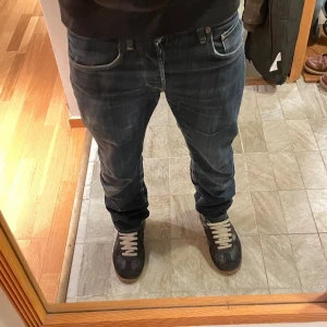 Lee straight Jeans - Feta lee jeans med wash som påminner om selvedge | Storlek 29/34 men uppsydda till ca längd 95cm som L29 | Skriv vid funderingar och skicka gärna bud! 