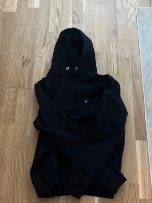 Gant hoodie storlek M  - Schysst Gant hoodie i storlek M och passformen är perfekt. Nytt skick 