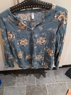 Soyaconcept blus L  - Vacker härlig blus L 