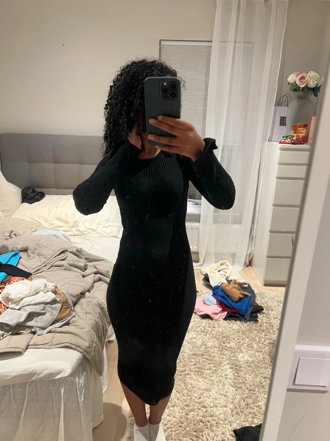 Svart ribbad stickad långärmad tröja - 2