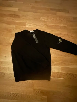 Stone island svart hoodie size S - 10/10 skick  skriv om ni har frågor  levererar på direkten 🙌💯
