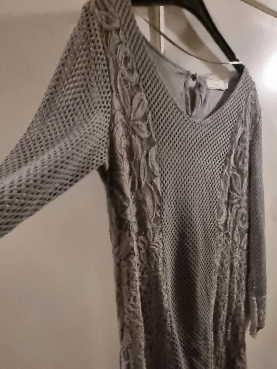 Ljuvlig topp med spets detaljer  - 2