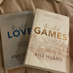 Twisted Love & Twisted Games - Upptäck Ana Huangs världssensation! Twisted Love och Twisted Games är romantiska böcker fyllda av kärlek, ångest och känslostormar. Perfekt för dig som älskar starka hjältar och hjältinnor, och vill svepas med i dramatiska berättelser som toppat försäljningslistor och blivit virala på TikTok. 80 kr för båda!