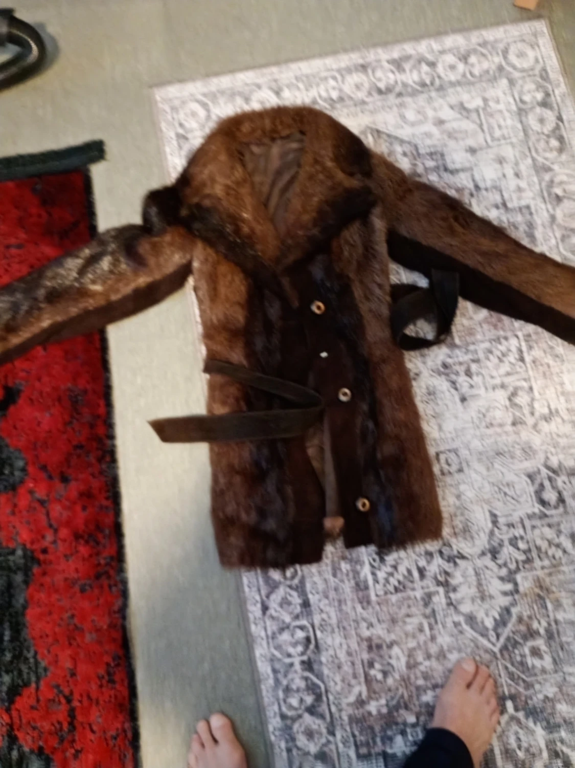 Brun pälsjacka med bälte - 3