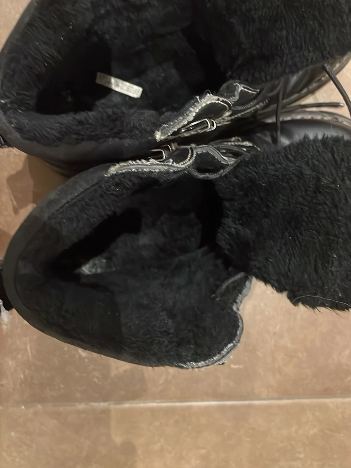 Svarta vinterkängor från Unite - 3