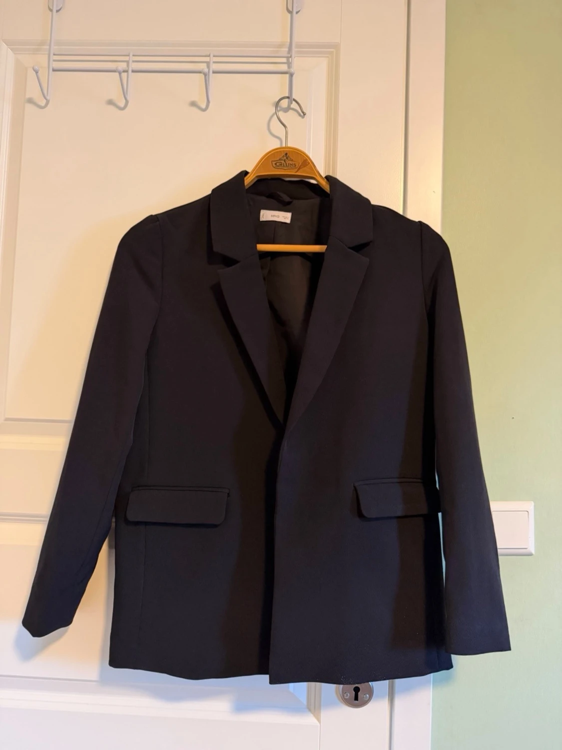 Svart kavaj från Mango