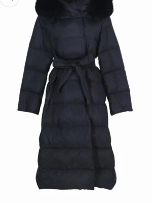 Lilly jacket, Furstockholm - Använd en vinter, i mycket fint skick. Pris kan diskuteras vid snabbaffär! Nypris 2799kr + tull avgift 