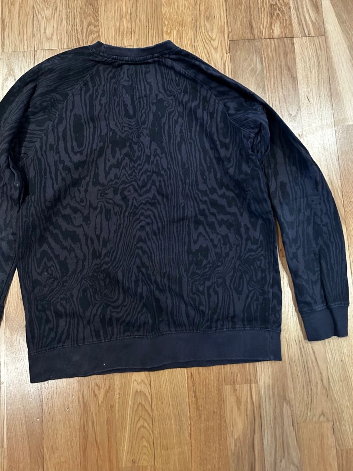 Svart mönstrad sweatshirt från Dedicated - 1