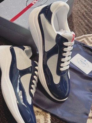 Fin skor  - Ni vet vad detta är för skor storlek 42 passar 43 hur bra som helst säljer billigt för 1100kr