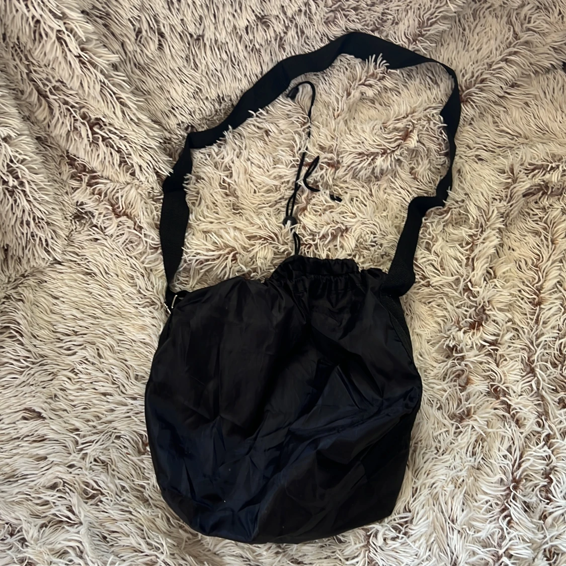 Svart dragskoväska från GIRL:IT - 90