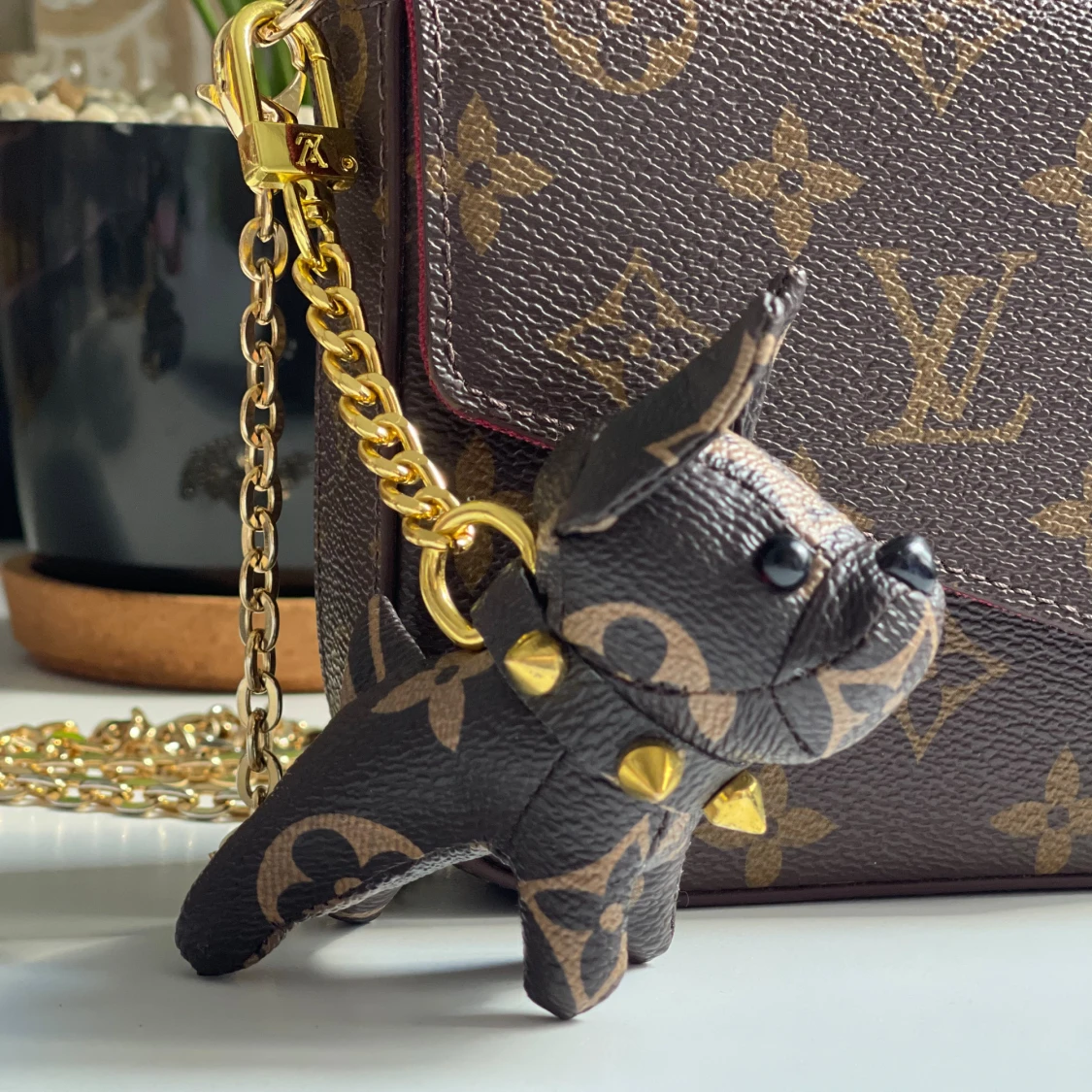 Vuiton väskhundaccessoar