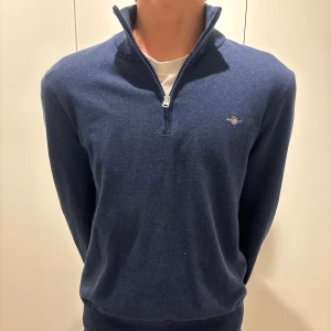 Gant quarter zip - Otrolig fet quarter zip ifrån Gant som skulle va galet snygg med en skjorta under,                      pris kan diskuteras!