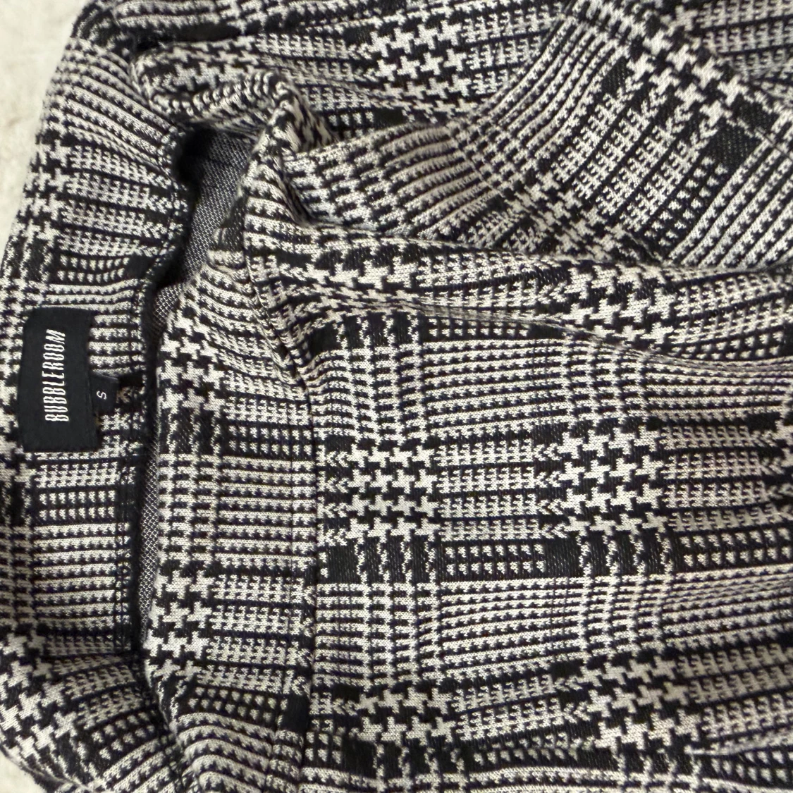 Rutig kortkjol från Bubbleroom - 1