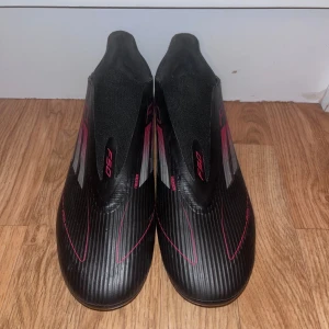 Adidas F50 svarta fotbollsskor - F50s brand new high quality nothing wrong with them 