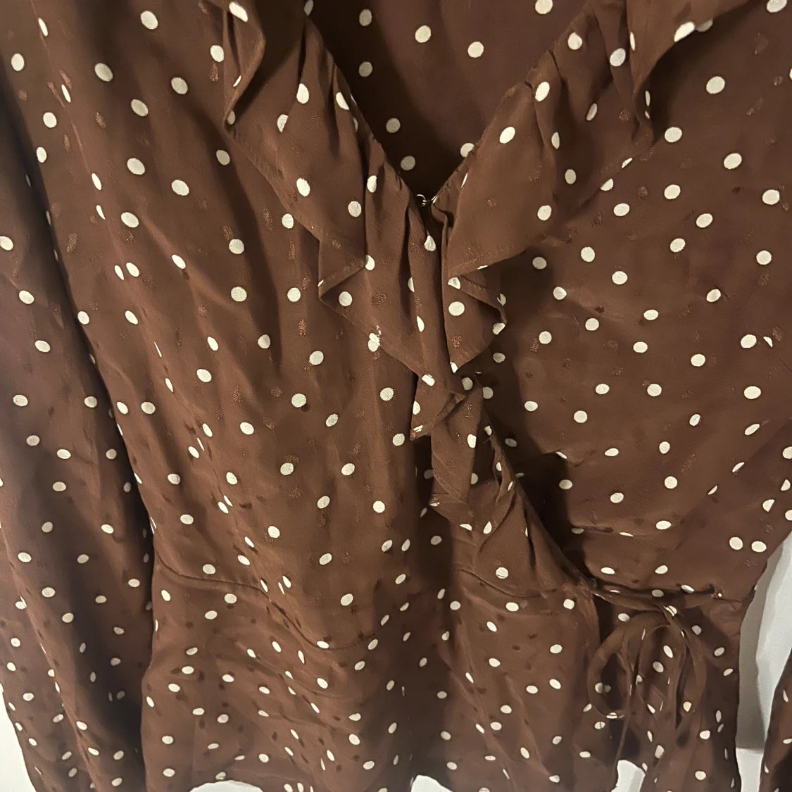 Brun prickig blus - 1