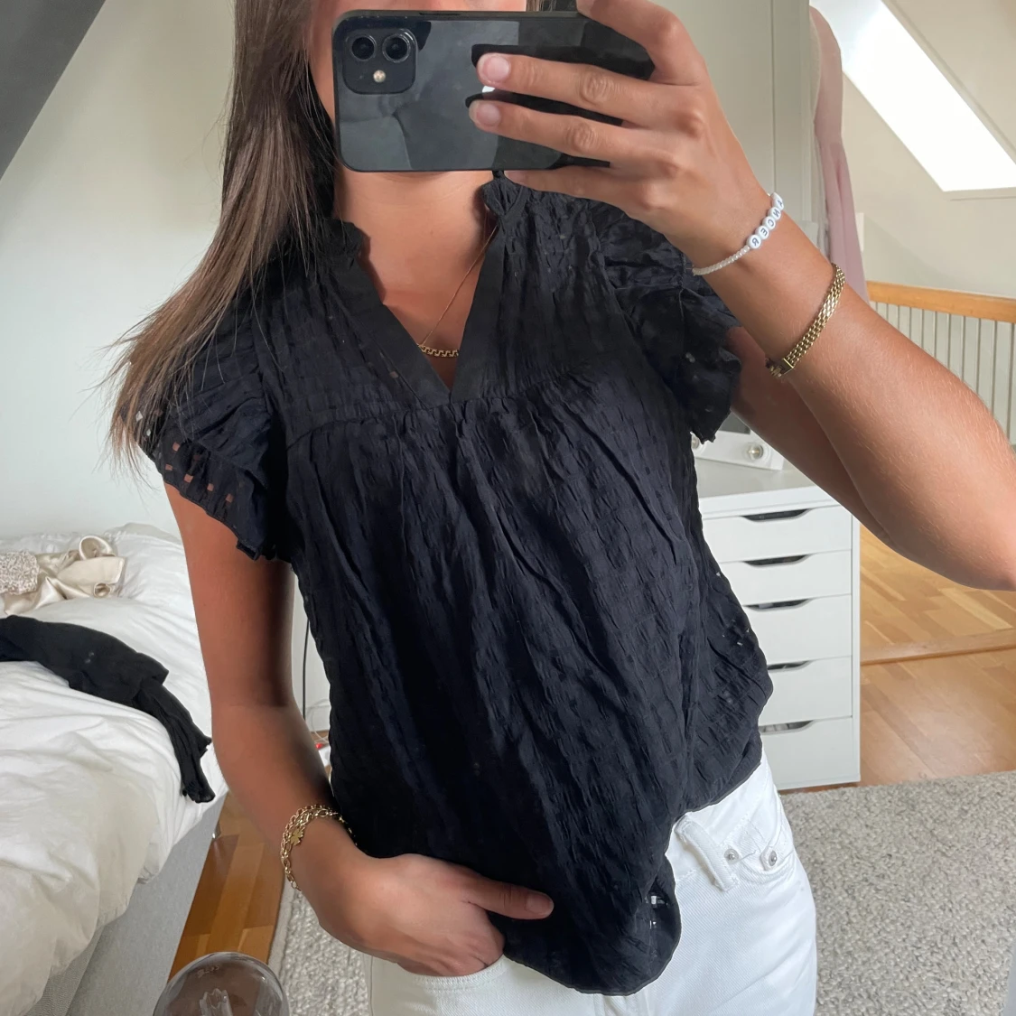 Svart blus med volangärmar - 1