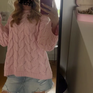 Rosa stickad tröja - Superfin rosa stickad tröja, aldrig använd!🥰❤️