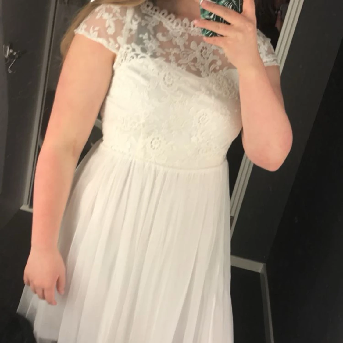 Vit spetsklänning med öppen rygg - 1