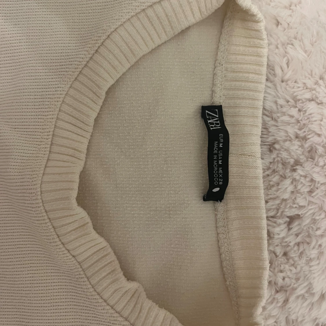 Beige stickad tröja från Zara - 2