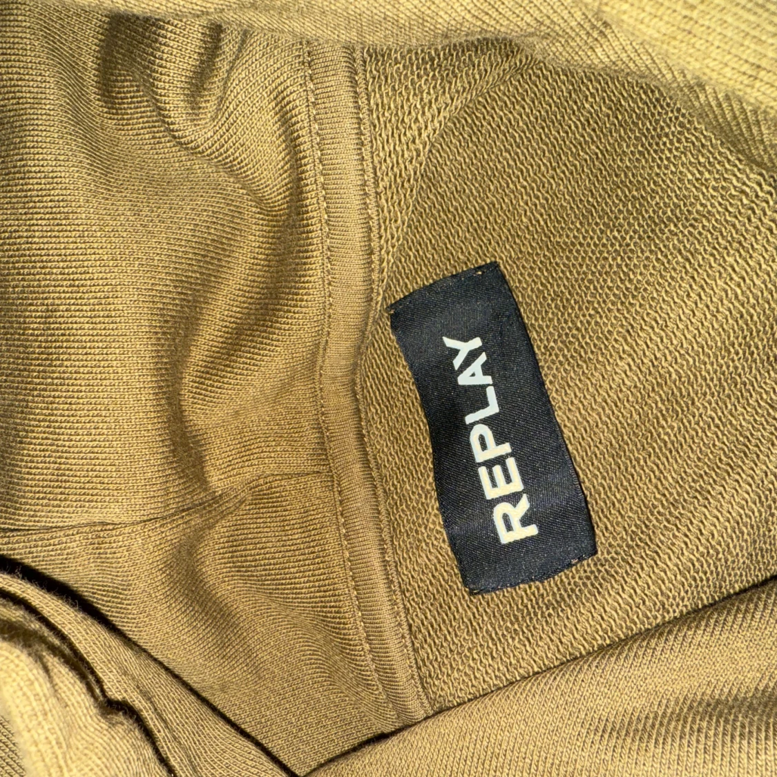 Olivgrön hoodie från Replay - 2