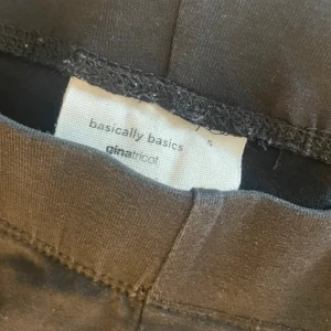 Svarta shorts från Gina Tricot - Svarta shorts från Gina Tricot