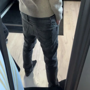 Jack & jones jeans - Fina jeans i använt skick, modellen är 178 och väger 55kg. För mer info eller bilder är det bara att skriva🙌
