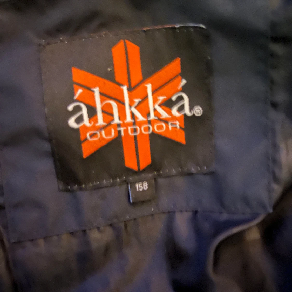 Svart lång pufferjacka från Áhkká - 1