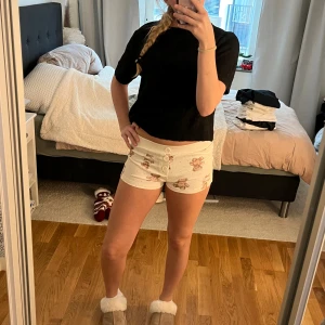 Söta vita shorts med nallemönster - Oanvända bekväma pjamas shorts🧸🧸