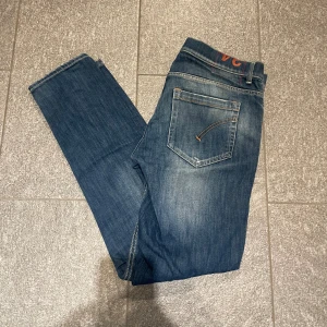 Dondup jeans - Dondup jeans, nya modellen! Mycket bra skick. Knappt använda. Storleken är 34. Hör av dig vid frågor.